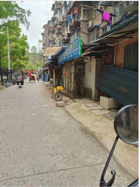 武汉市青山区辽阳街巷子口进去2